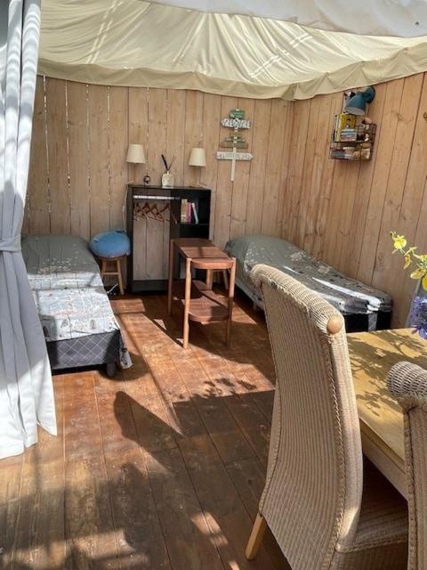 Vrijstaande Accommodatie Glamping De Kas Inn Hank Bagian luar foto