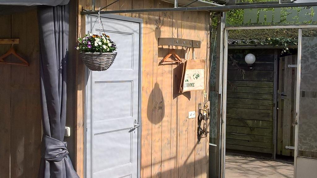 Vrijstaande Accommodatie Glamping De Kas Inn Hank Bagian luar foto
